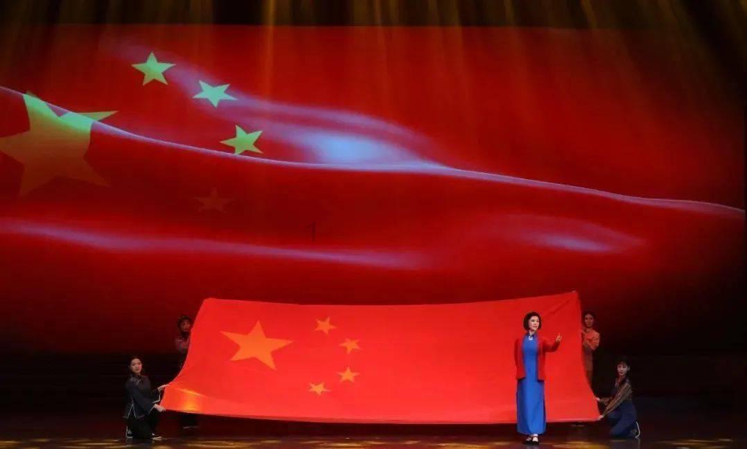 房子是父亲名父亲去世母亲还在，想把房子过户到儿子名下怎么办？